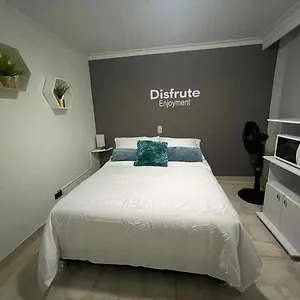 Habitación en casa particular Habitacion Privada Y Comoda -laureles 5, Medellín