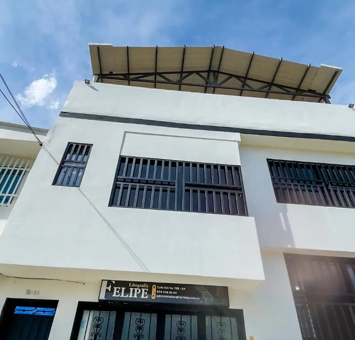 Apartamentos, Colores Del Estadio - Laureles. メデジン アパート