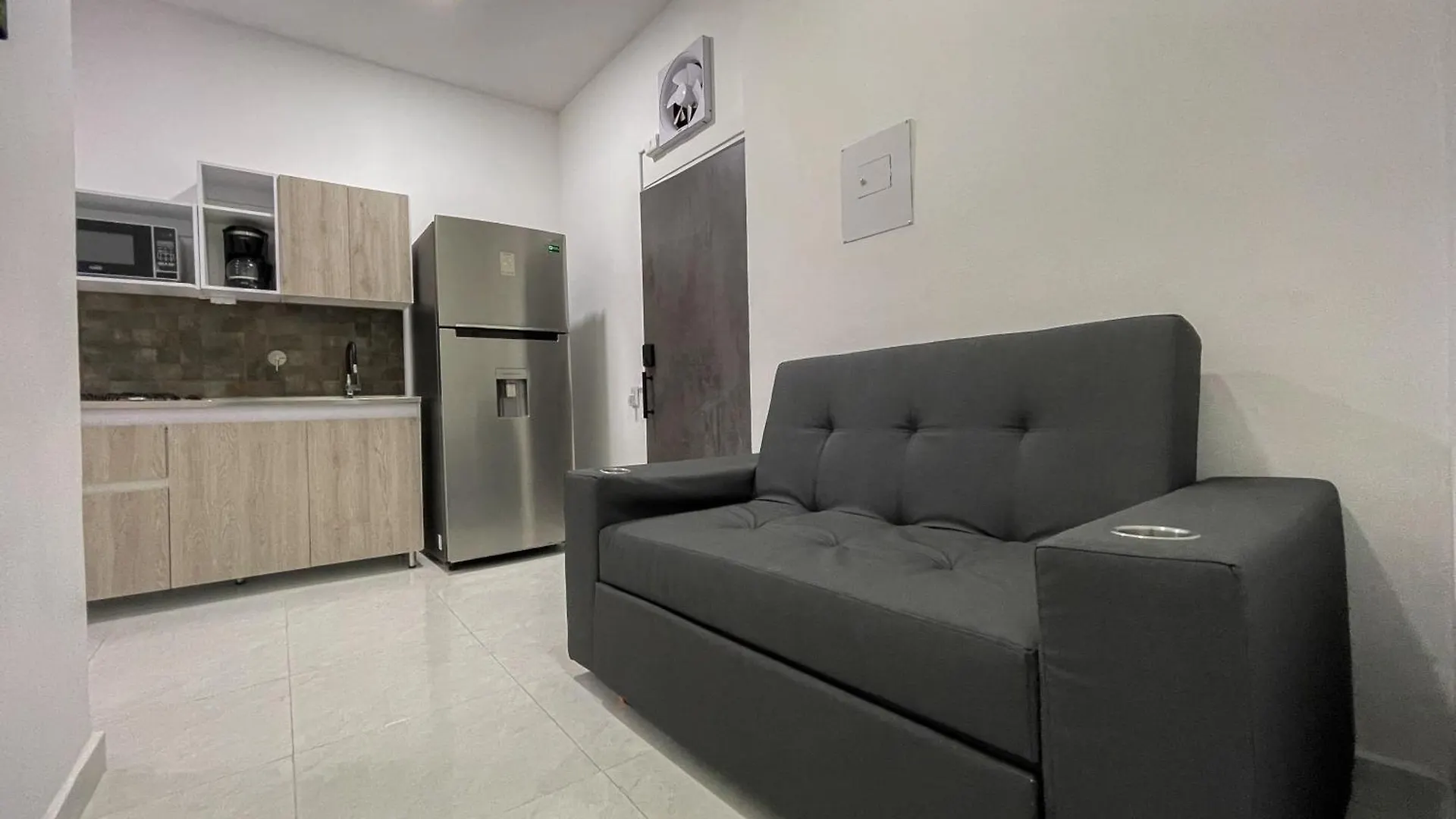 Apartamentos, Colores Del Estadio - Laureles. メデジン