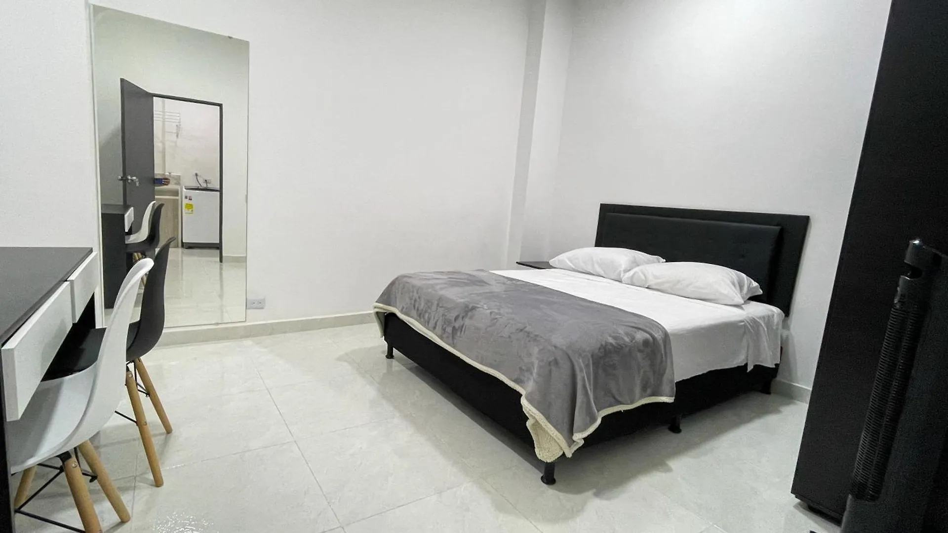 アパート Apartamentos, Colores Del Estadio - Laureles. メデジン