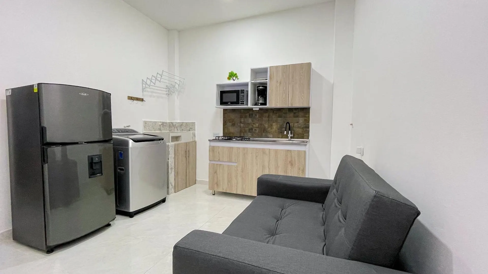 Apartamentos, Colores Del Estadio - Laureles. メデジン アパート