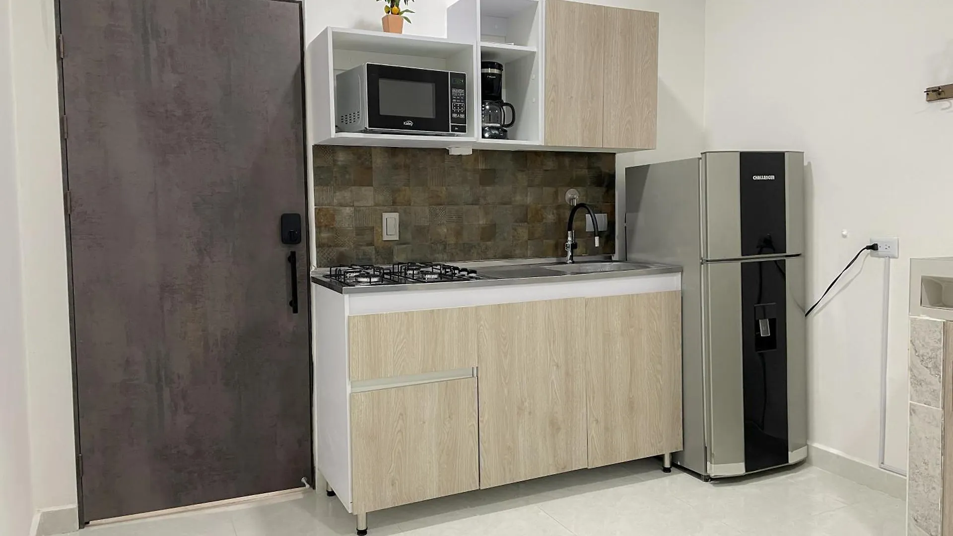 Apartamentos, Colores Del Estadio - Laureles. メデジン コロンビア