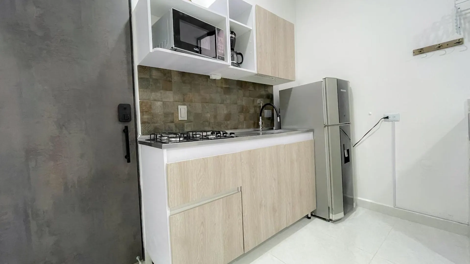 Apartamentos, Colores Del Estadio - Laureles. メデジン アパート